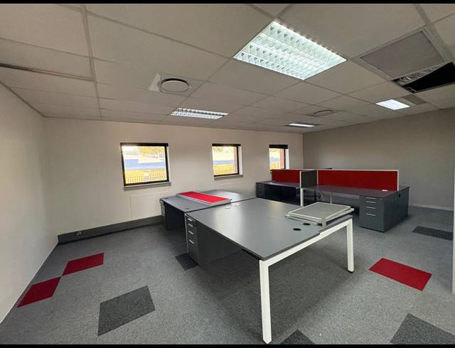 354M² OFFICE TO LET IN MIDRIDGE PARK
